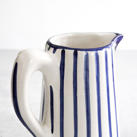 Traditional pitcher in blue 0,9L