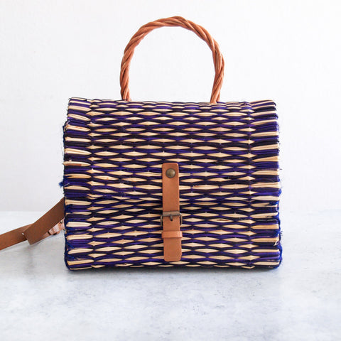 Traditioneller portugiesischer Korb mit Riemen - Klein Violett