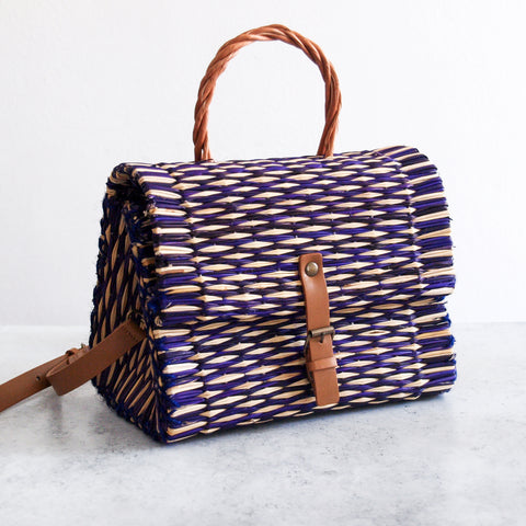 Traditioneller portugiesischer Korb mit Riemen - Klein Violett