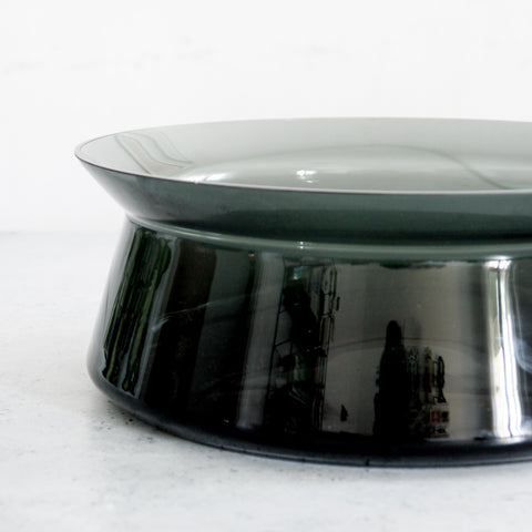 Frutero grande de cristal en gris