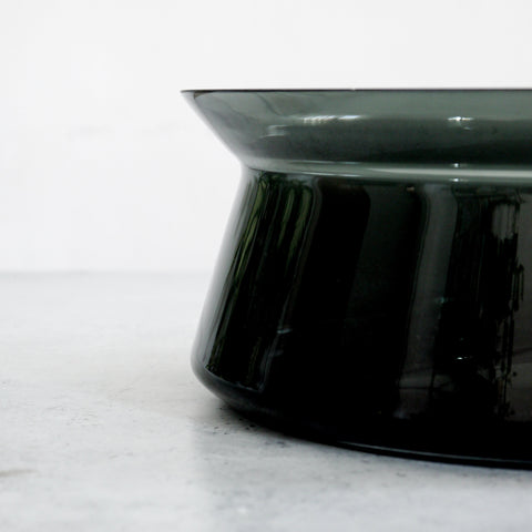 Frutero grande de cristal en gris