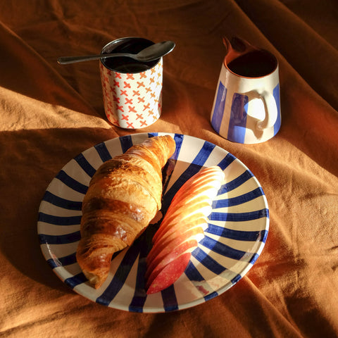Handgefertigte Tasse in Schwarz/Rot von Puracal The Portuguese Shop